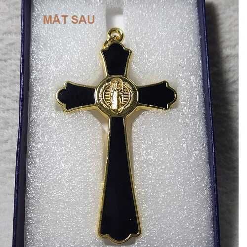 Thánh giá trừ quỷ có mề đay của Thánh Bênêdictô hợp kim xi 8x4cm