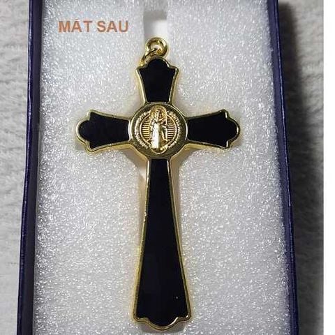 Thánh giá trừ quỷ có mề đay của Thánh Bênêdictô hợp kim xi 8x4cm