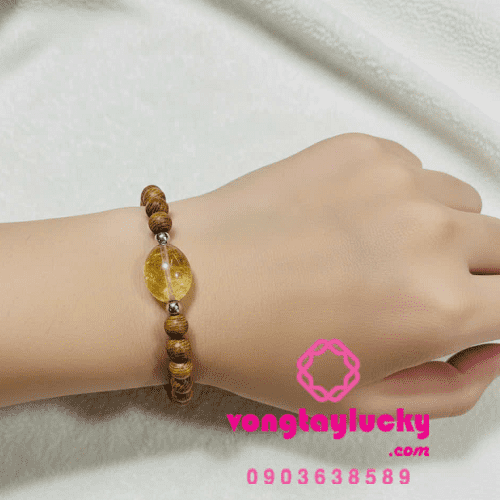 Đeo Trầm tốc 7li phối Thạch anh lu thống giúp giữ tâm an, khí vượng, công việc hạnh thông