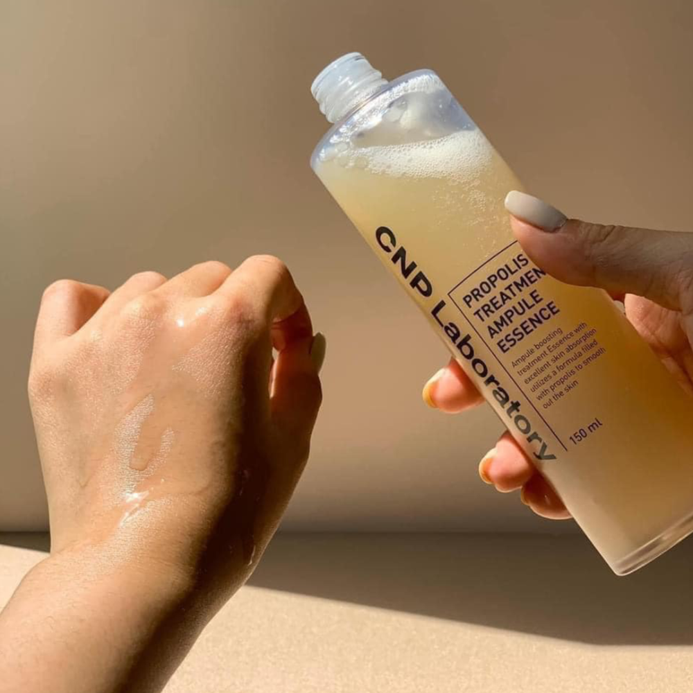  Nước Thần Keo Ong Cấp Ẩm Và Phục Hồi Da CNP Laboratory Propolis Treatment Ampule Essence 150ml 