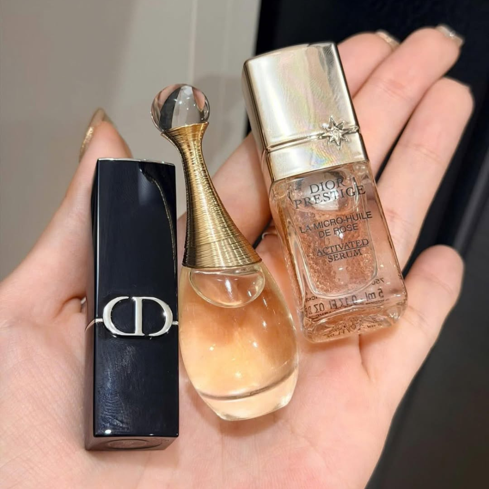  Giftset 4 Món Dior Lucky New Year Limited 2026 (1 Son Mini #720 Icone Satin + 1 Nước Hoa Mini J’adore EDP 5ml + 1 Tinh Chất Mini 5ml + 1 Túi Giấy) 