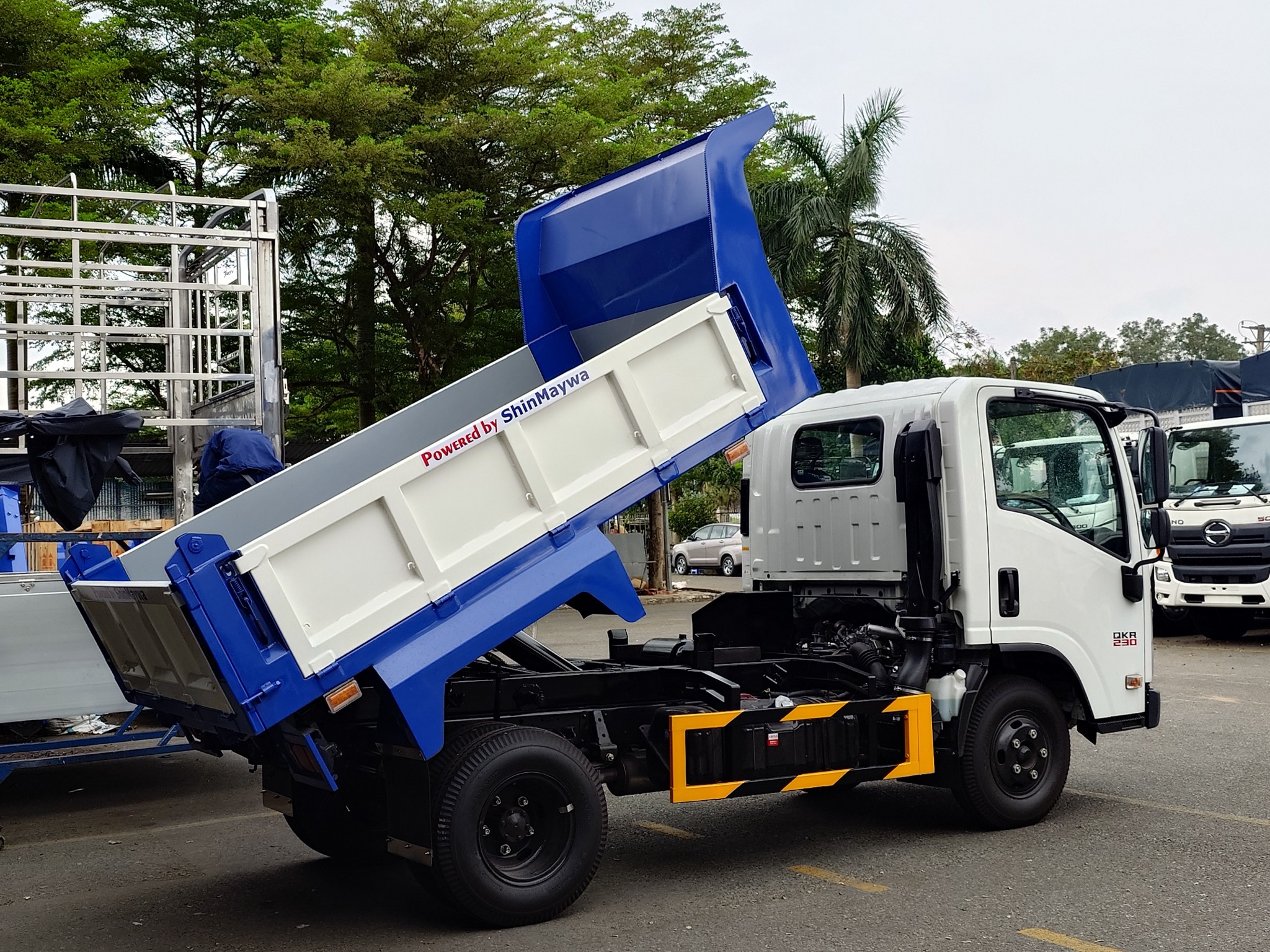 Xe ben ISUZU QLR ShinMaywa 2 tấn