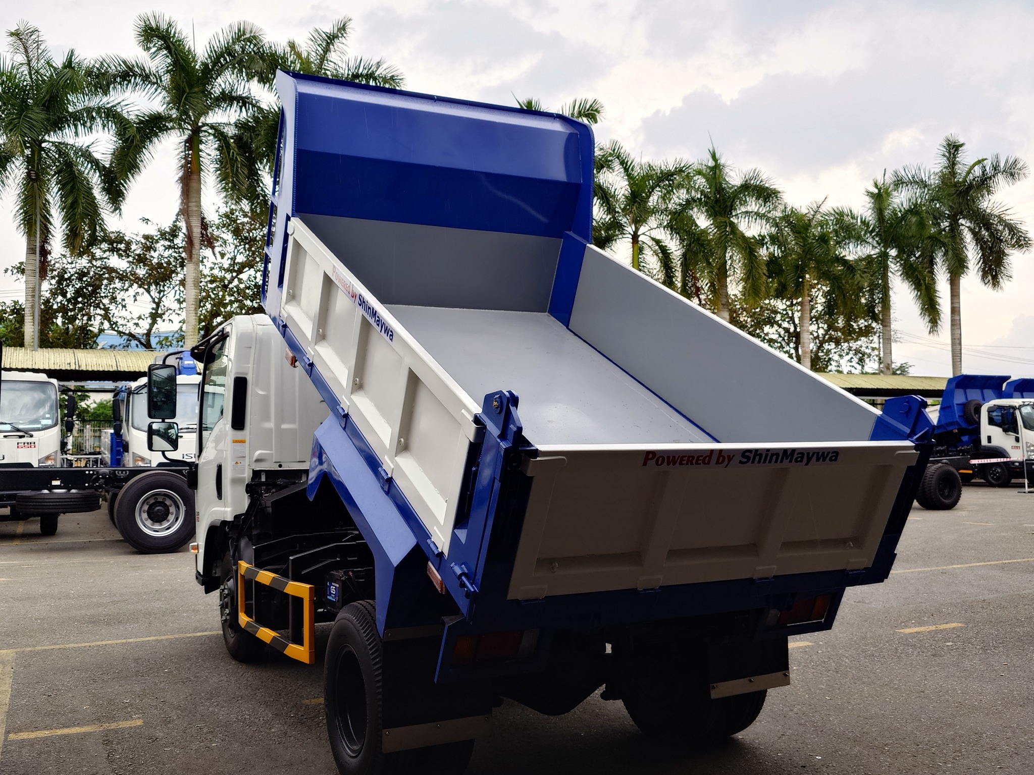 Xe ben ISUZU QLR ShinMaywa 2 tấn