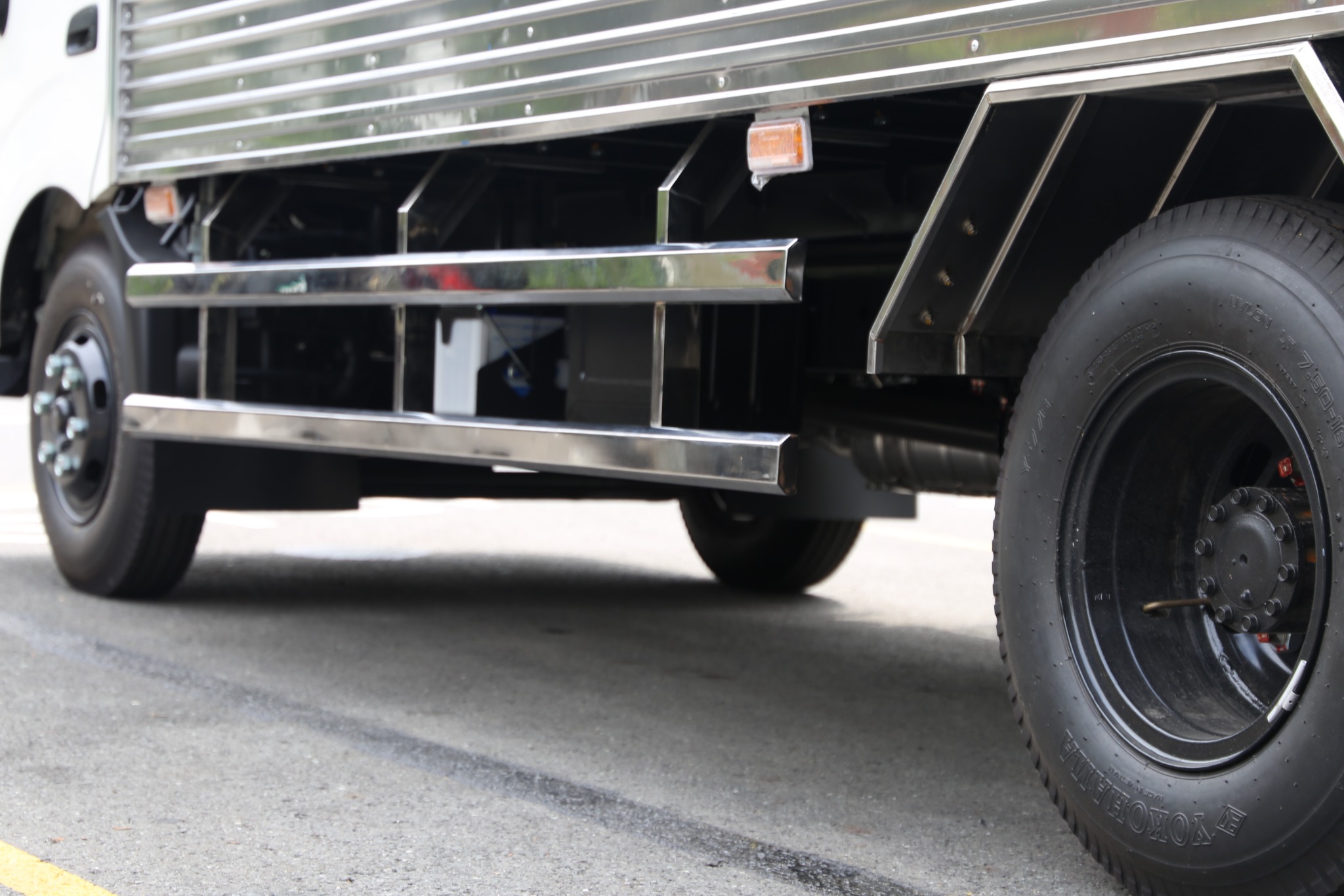 HINO XZU 720 EURO 5- Xe thùng kín 3 tấn 5