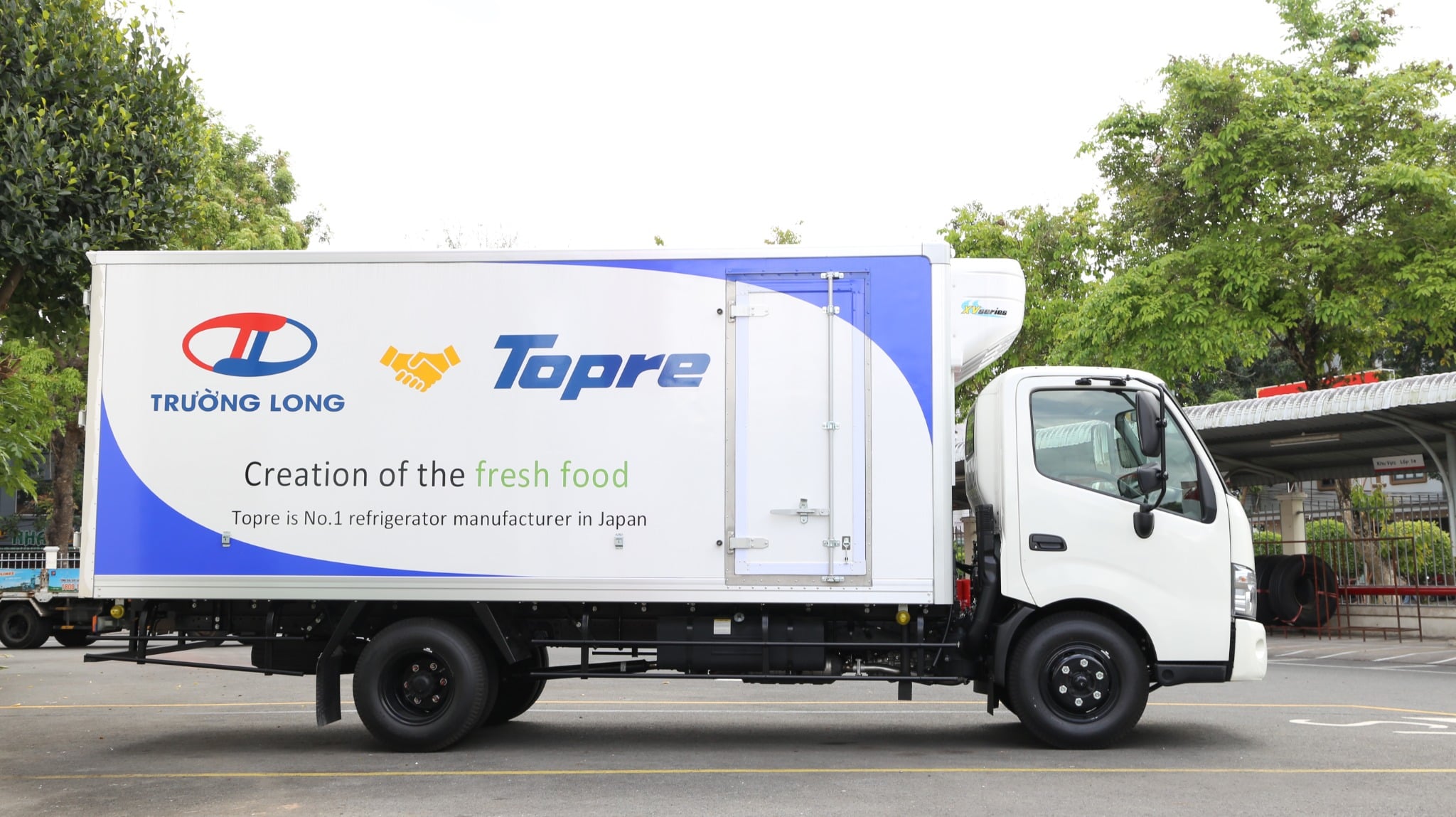 Xe đông lạnh HINO XZU720L thùng Topre tải trọng 3 tấn 4