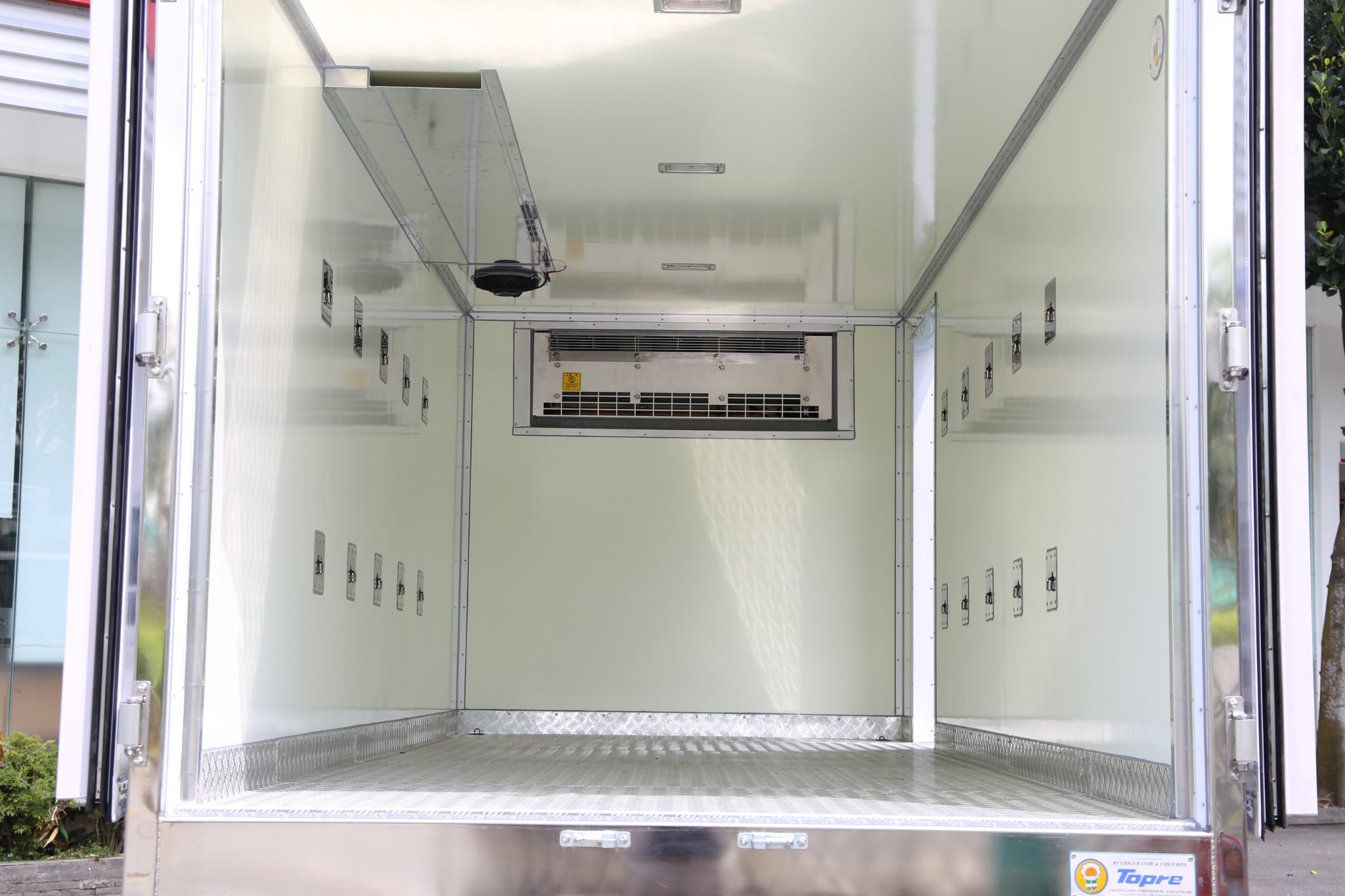 Xe đông lạnh HINO XZU720L thùng Topre tải trọng 3 tấn 4