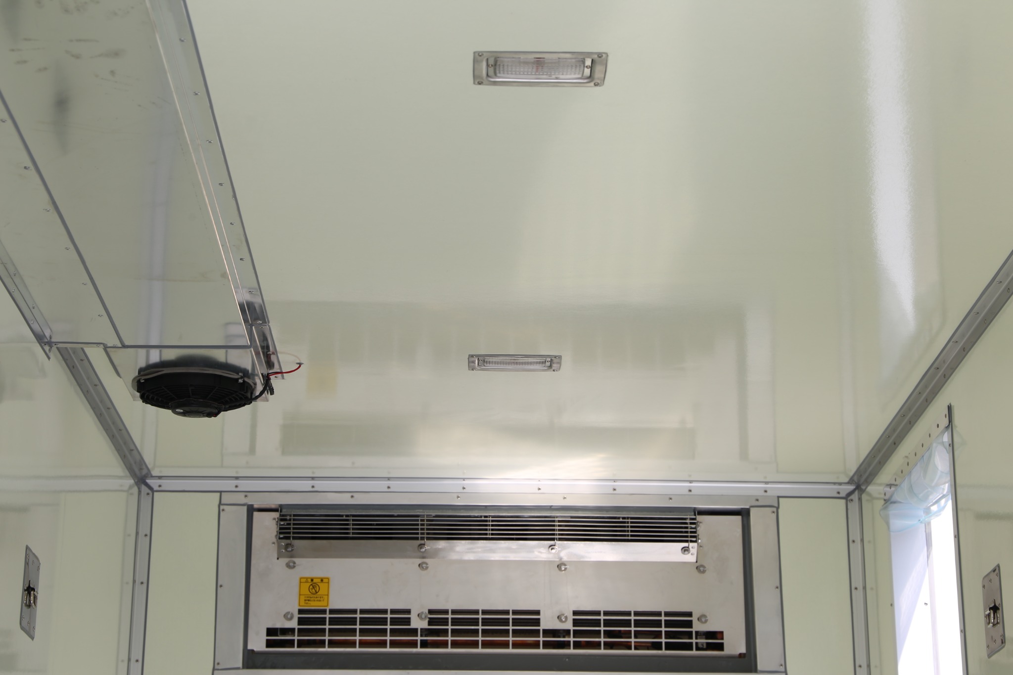 Xe đông lạnh HINO XZU720L thùng Topre tải trọng 3 tấn 4