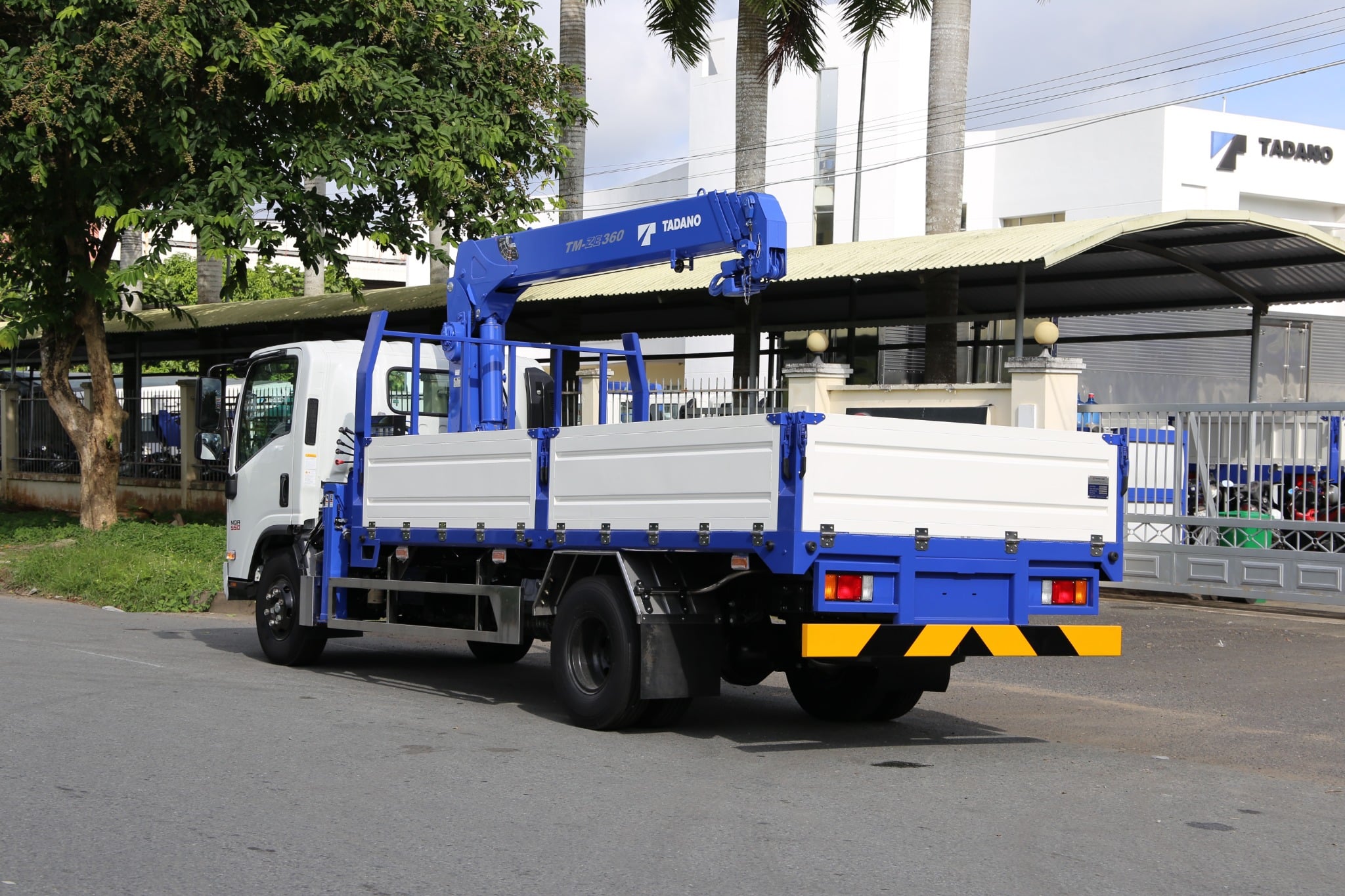 Xe tải cẩu Tadano TM-ZE364MH tải trọng 4 tấn 2