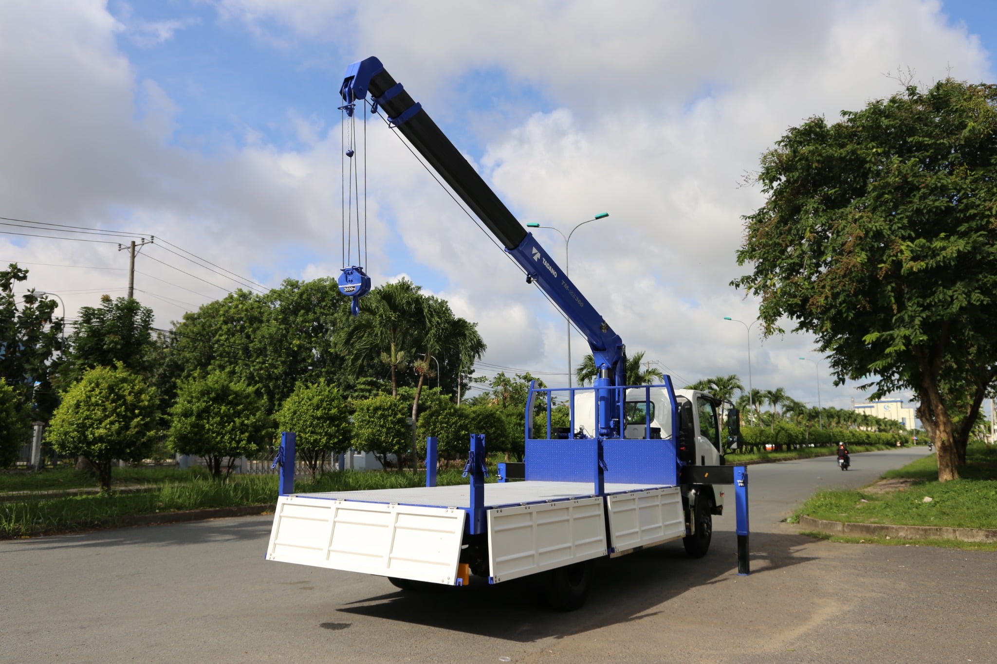 Xe tải cẩu Tadano TM-ZE364MH tải trọng 4 tấn 2