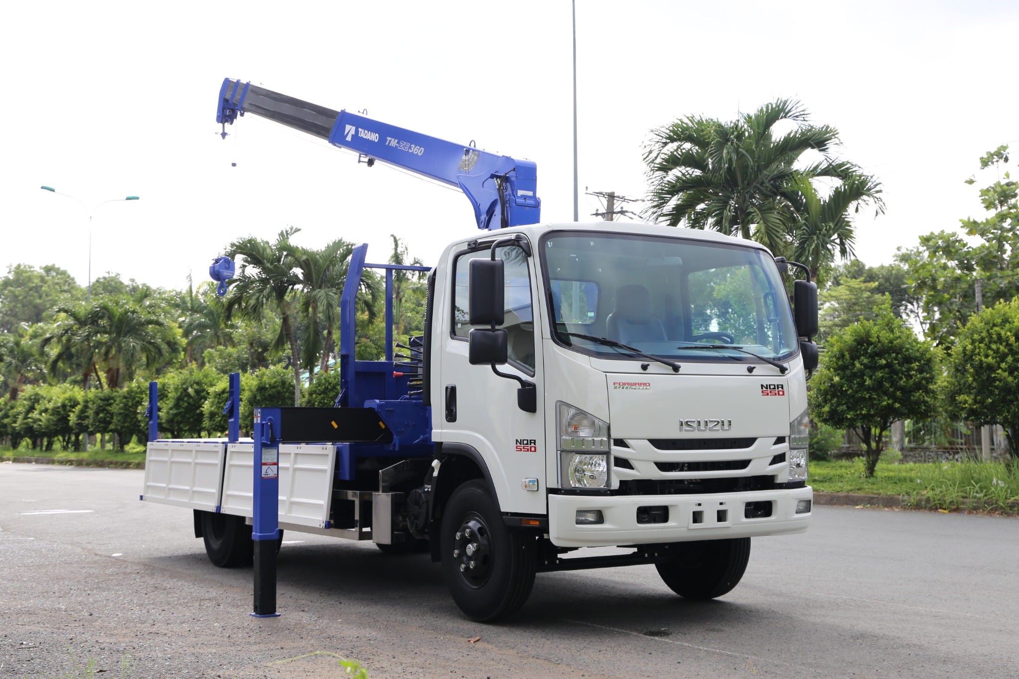 Xe tải cẩu Tadano TM-ZE364MH tải trọng 4 tấn 2