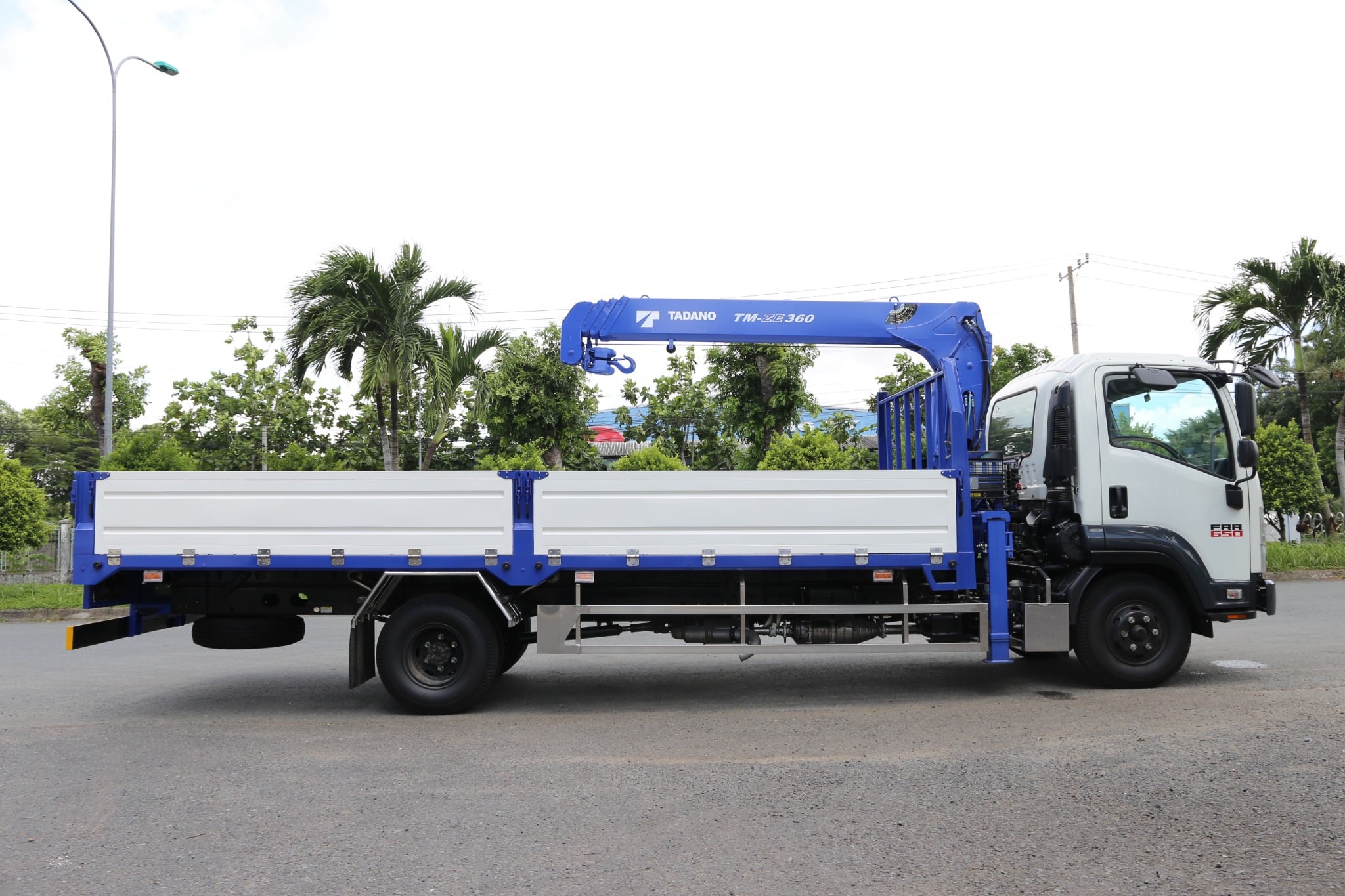 Xe Isuzu tải cẩu TADANO TM-ZE364MH tải trọng 4 tấn 8