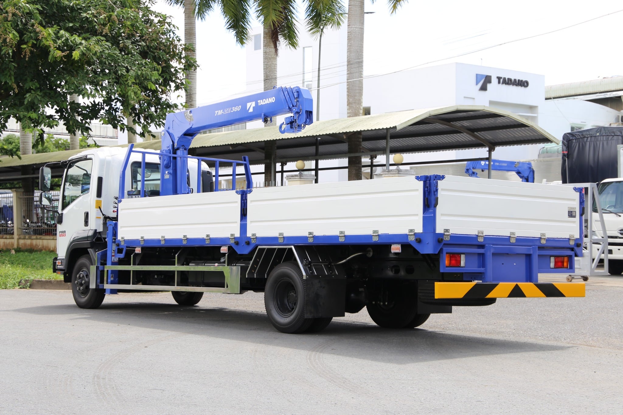 Xe Isuzu tải cẩu TADANO TM-ZE364MH tải trọng 4 tấn 8