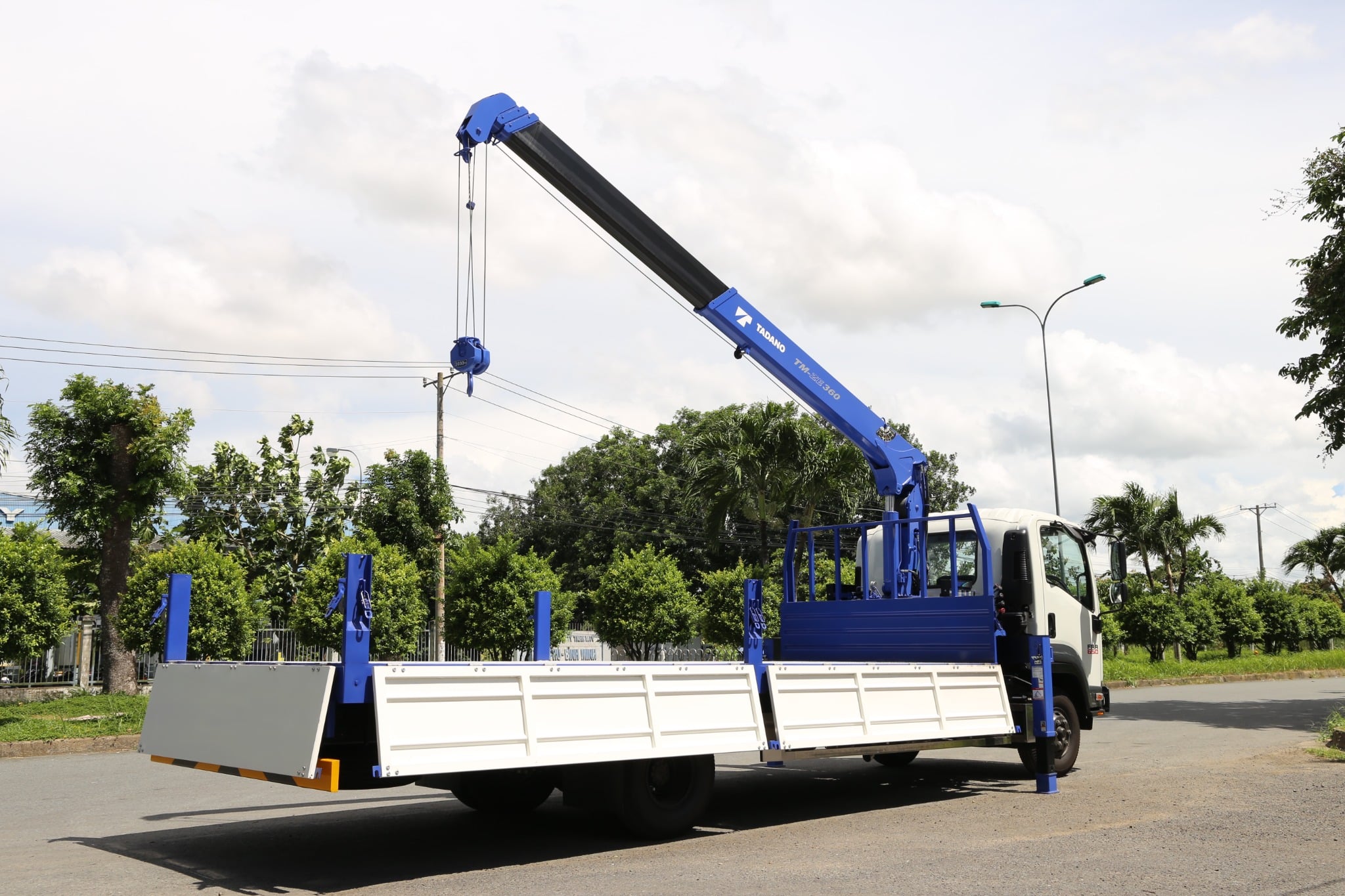 Xe Isuzu tải cẩu TADANO TM-ZE364MH tải trọng 4 tấn 8