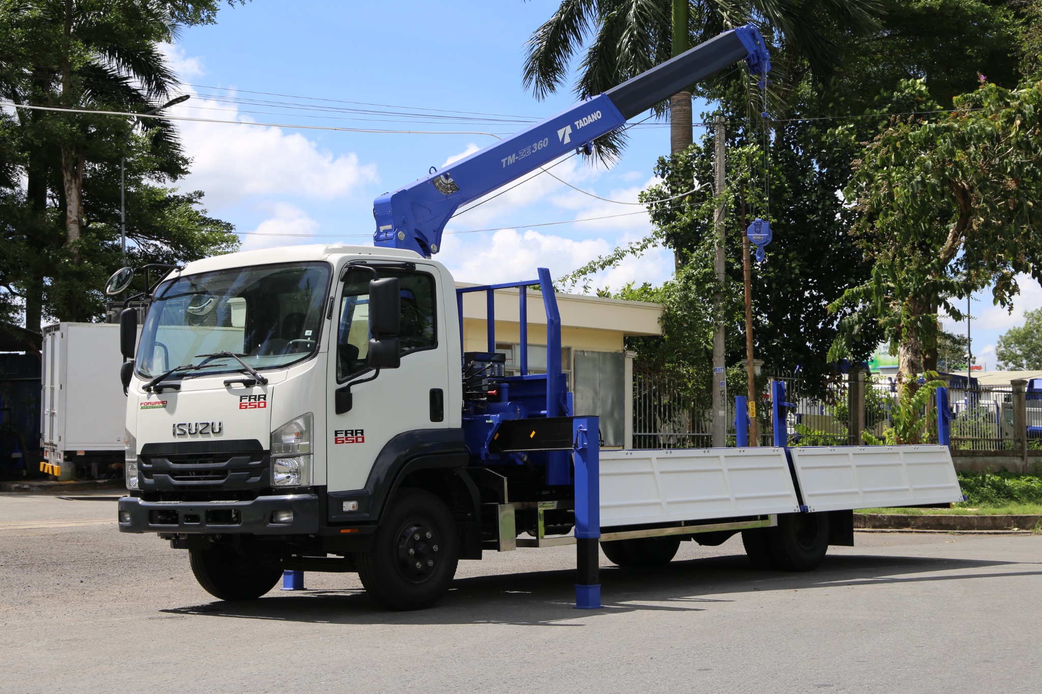 Xe Isuzu tải cẩu TADANO TM-ZE364MH tải trọng 4 tấn 8