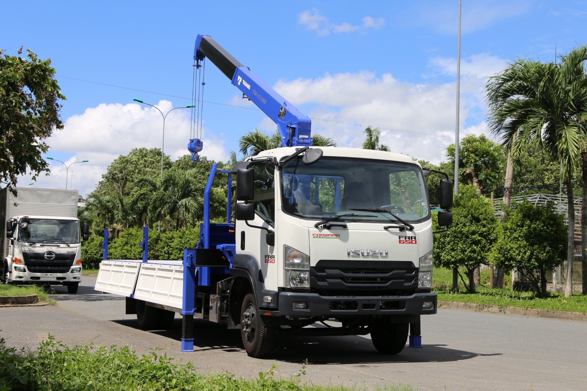 Xe Isuzu tải cẩu TADANO TM-ZE364MH tải trọng 4 tấn 8