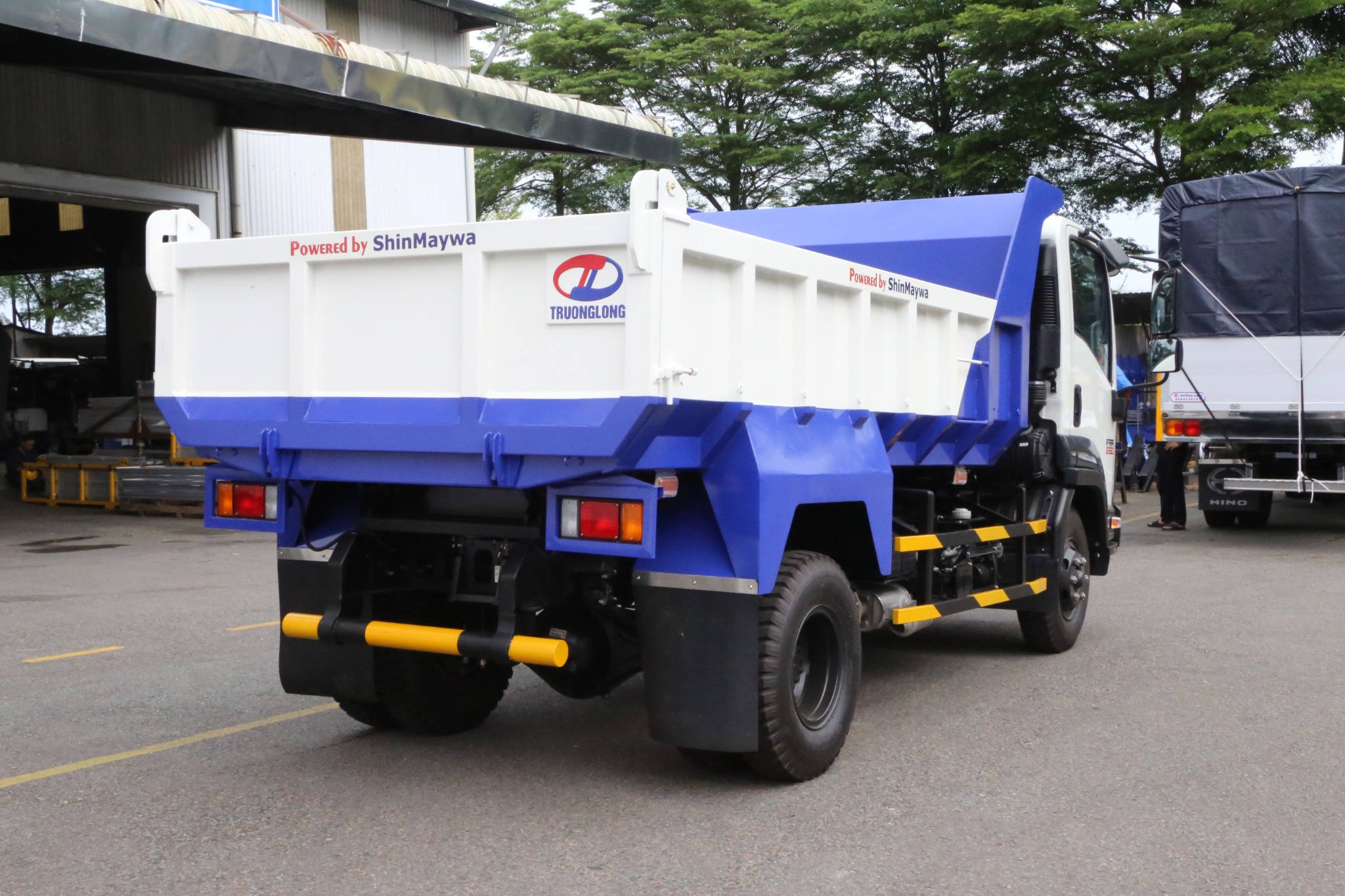 Xe ben ISUZU FRR 6 tấn 4 bửng cố định