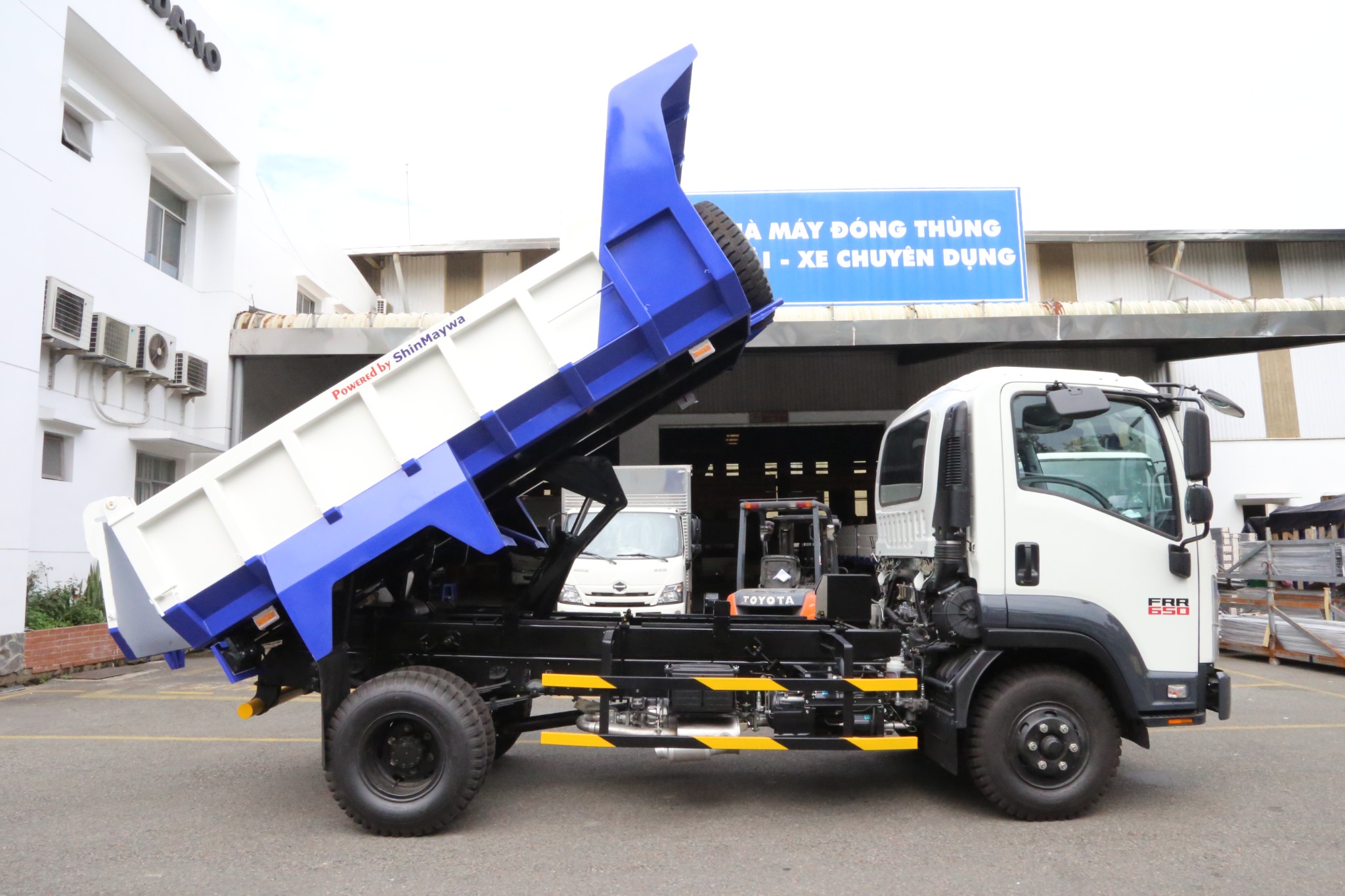 Xe ben ISUZU FRR 6 tấn 4 bửng cố định