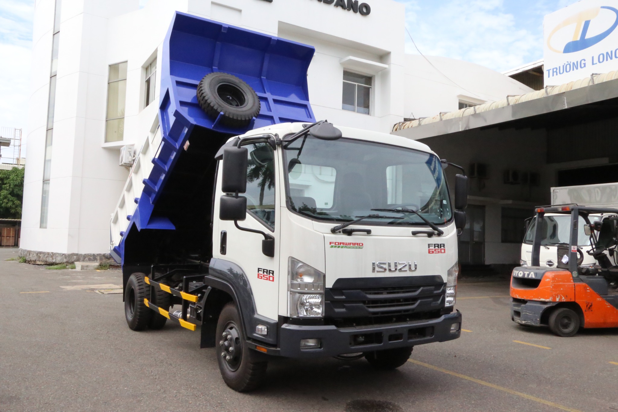 Xe ben ISUZU FRR 6 tấn 4 bửng cố định