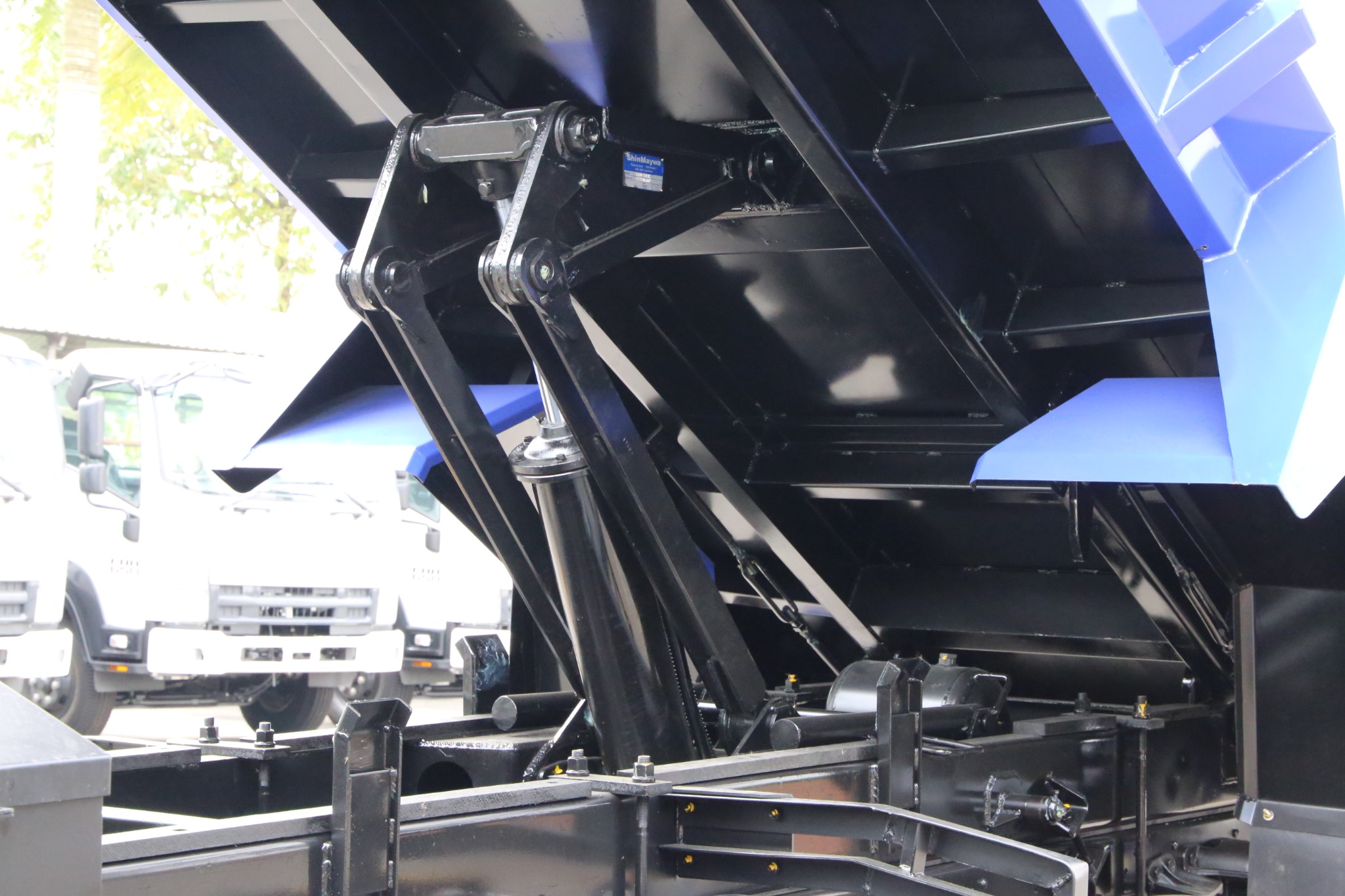 Xe ben ISUZU FRR 6 tấn 4 bửng cố định