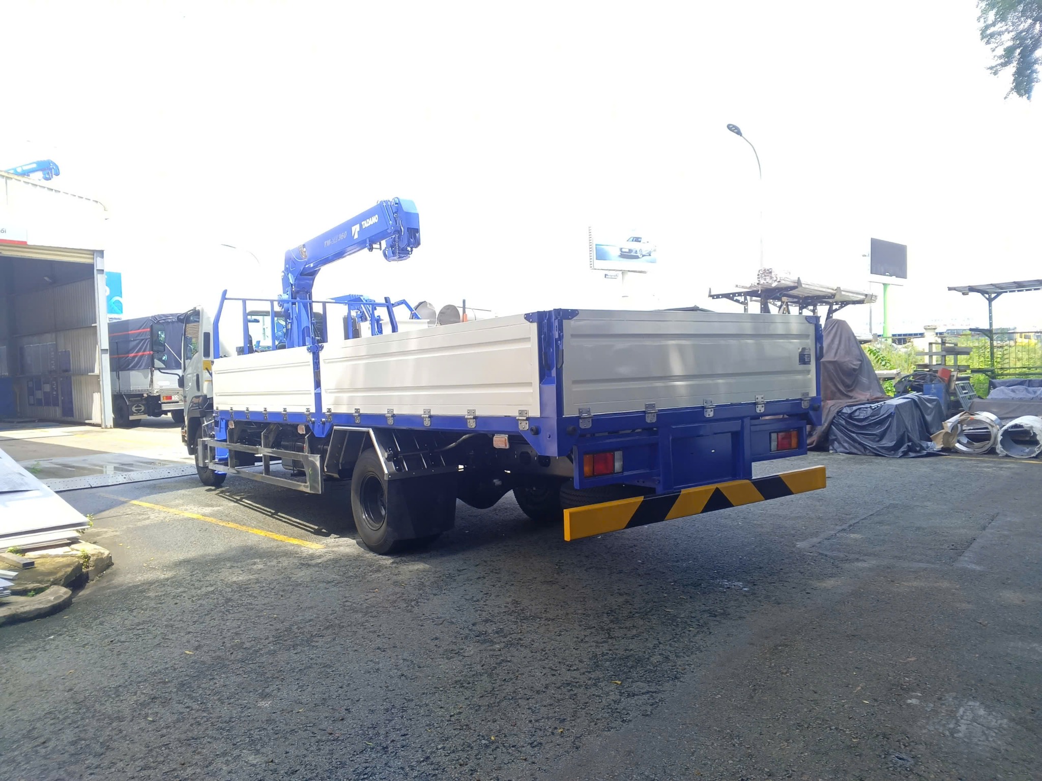 Xe Isuzu tải cẩu Tadano TM-ZE363MH tải trọng 4 tấn 9