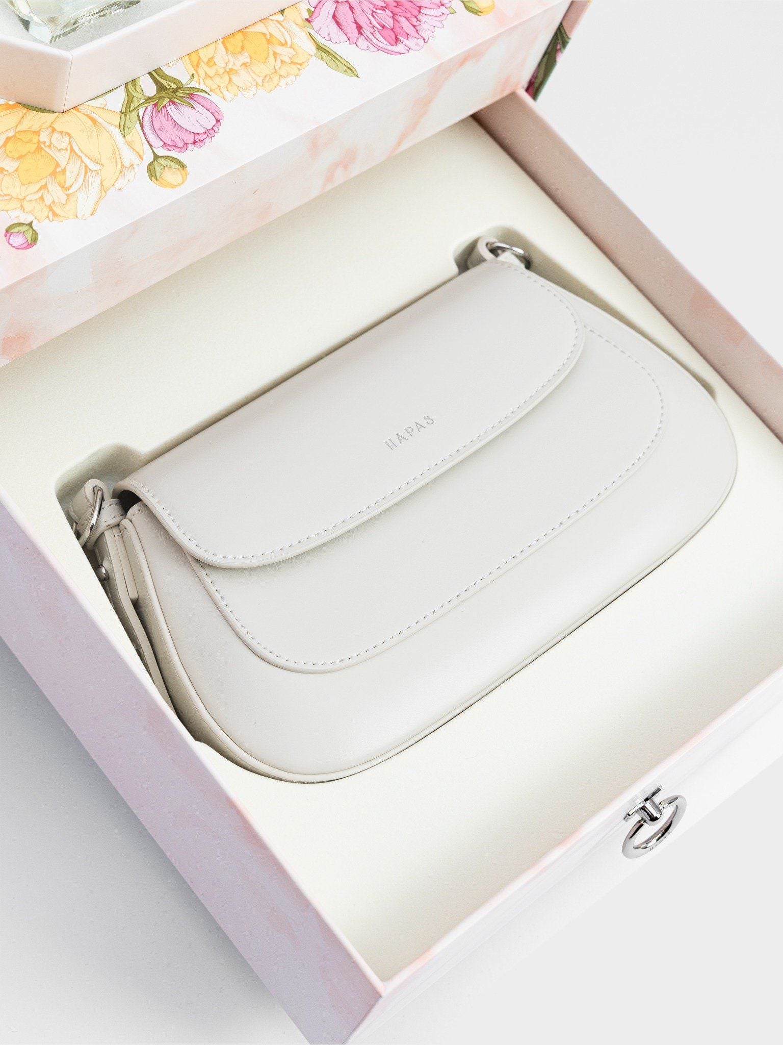  CB Chain Handle Hộp Yêu Chiều 2025 