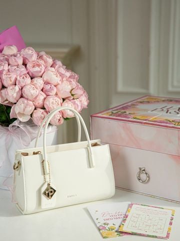 CB Phủ Màu Hộp Thân Thương 2025 - Trắng