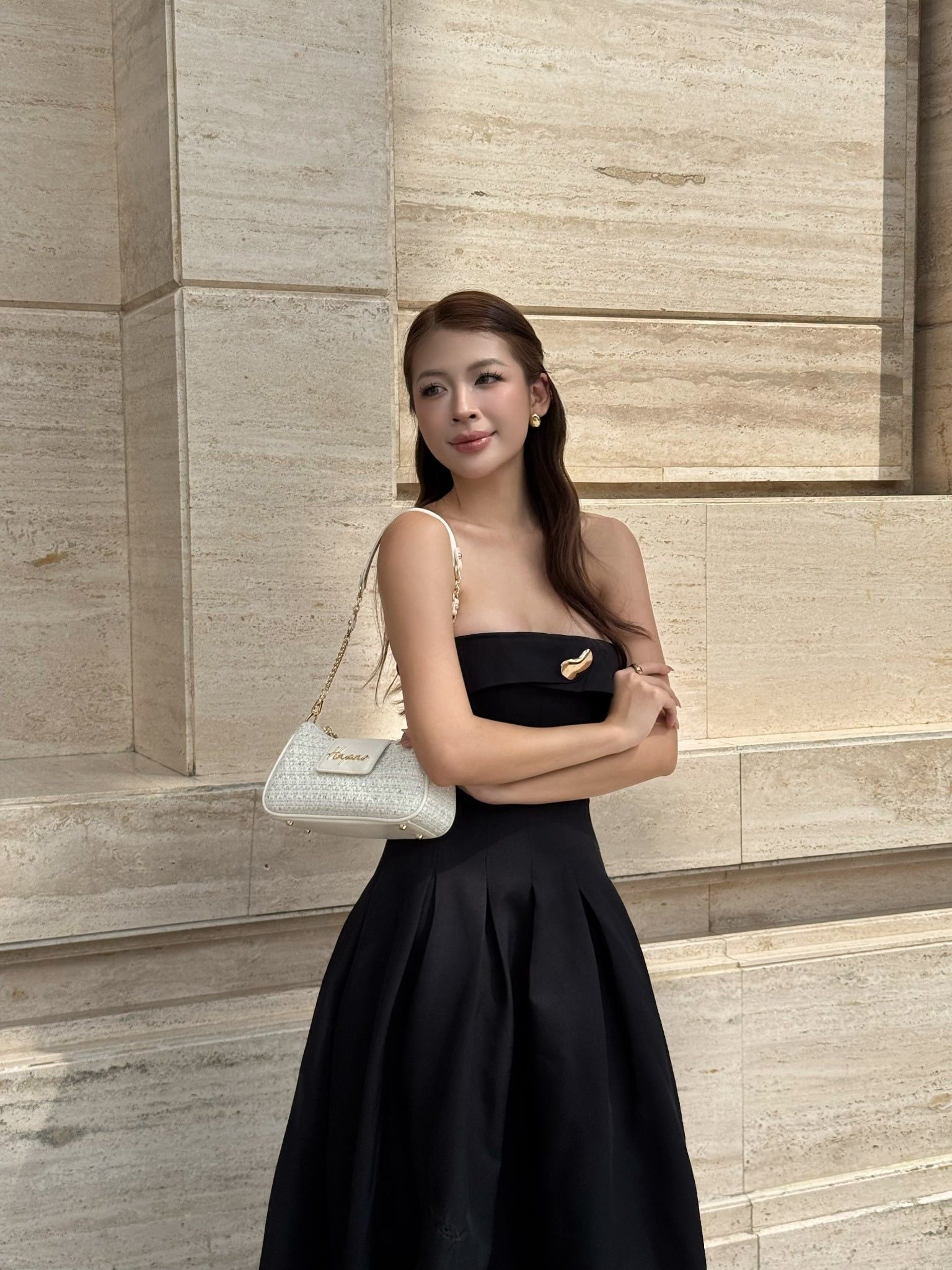  Túi Đeo Vai Logo Cách Điệu Monet Size 24 