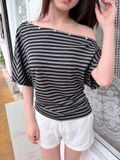  QCCC - Áo thun trễ vai sọc đen nút 