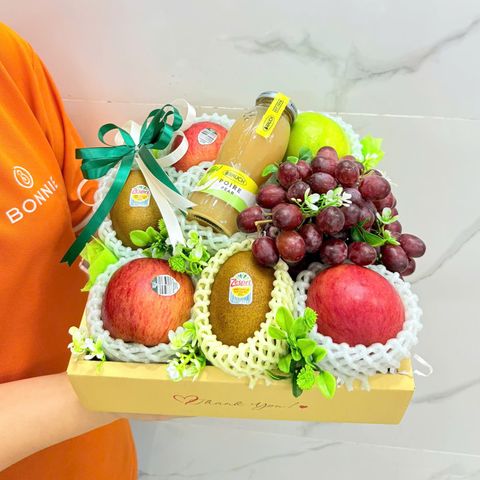 Giỏ quà 20/10 Trái Cây & Nước Ép Rauch Hộp Vuông Mica