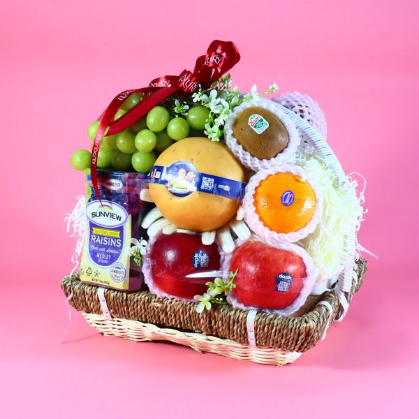 Giỏ quà 20/10 Trái Cây & Nho Khô Giỏ Lẵng Mây Nhỏ