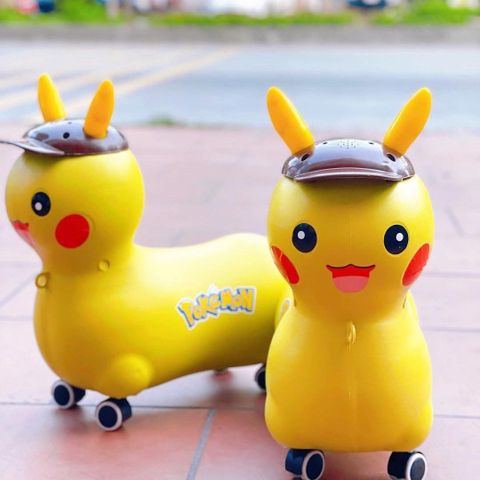 Xe chòi chân Pikachu 4 bánh xoay 360 độ