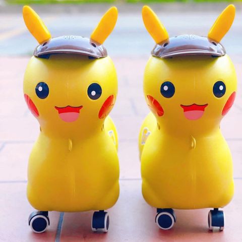 Xe chòi chân Pikachu 4 bánh xoay 360 độ