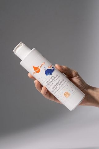 Gel tắm gội cho bé với Chiết xuất Yến mạch Hữu cơ Nebiolina