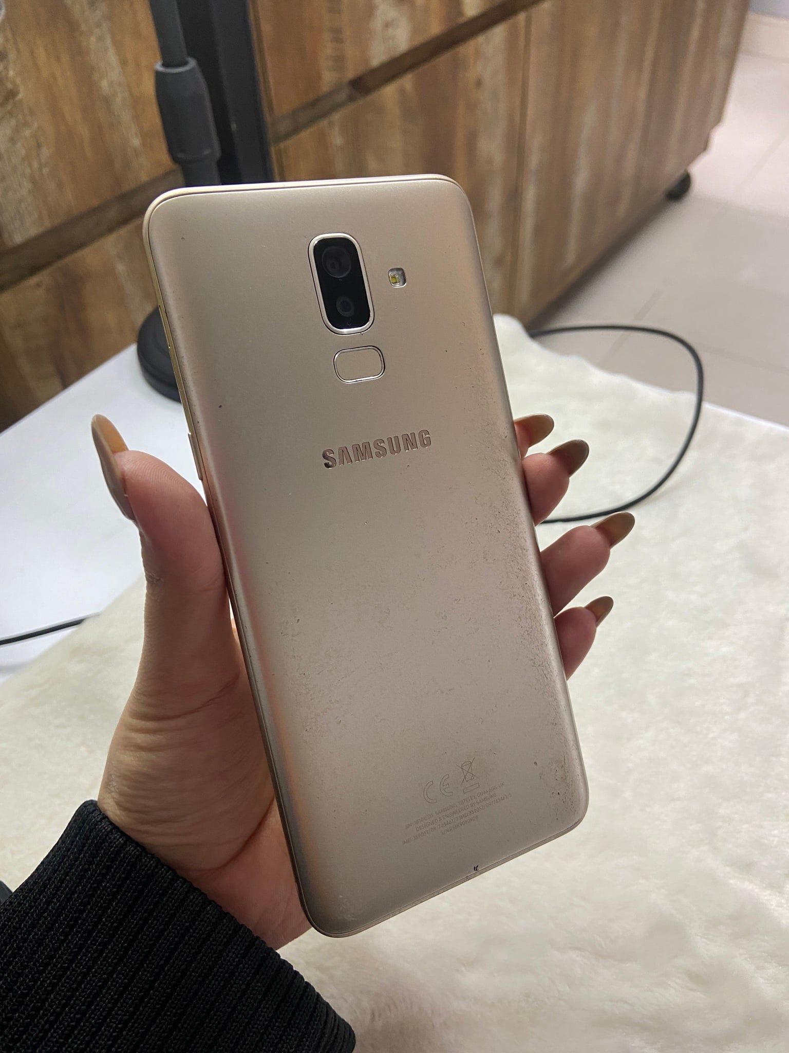  Samsung galaxy j8 
