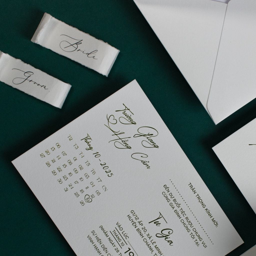 Thiệp Cưới Giấy Vân Điểm Xuyết Sắc Xanh Lục Bảo Tinh Tế - CSTK04