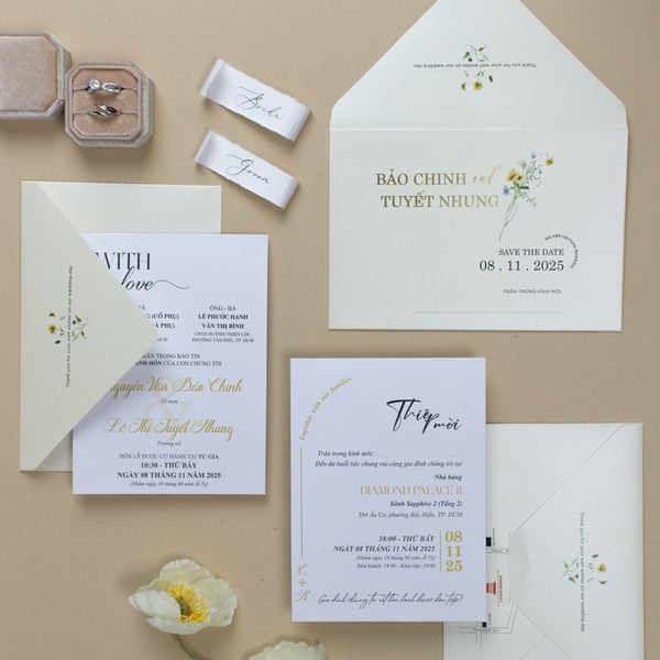 Thiệp Cưới Ép Kim Tinh Khôi Nâng Niu Từng Khoảnh Khắc Hạnh Phúc - TLC-TK04