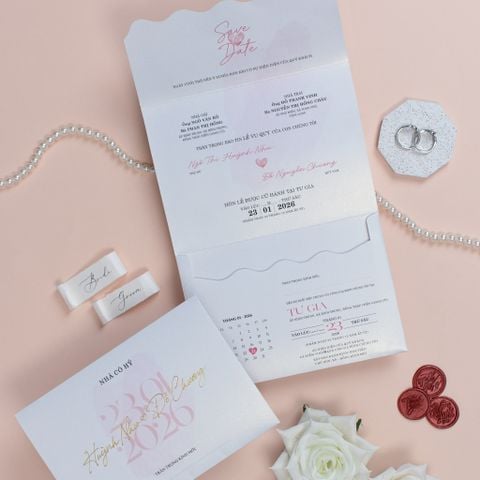 Thiệp Cưới 3 In 1 Trắng Hồng Pastel Chữ Vàng Gold – Đẹp 2026