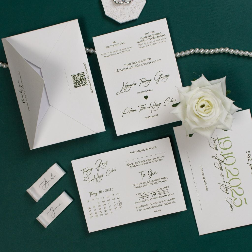Thiệp Cưới Giấy Vân Điểm Xuyết Sắc Xanh Lục Bảo Tinh Tế - CSTK04