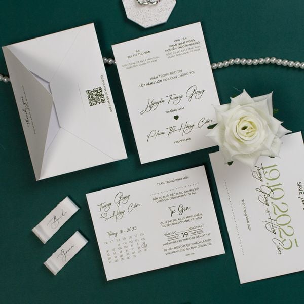 Thiệp Cưới Giấy Vân Điểm Xuyết Sắc Xanh Lục Bảo Tinh Tế - CSTK04