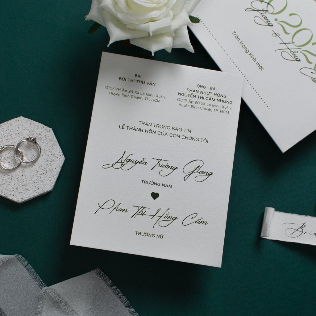 Thiệp Cưới Giấy Vân Điểm Xuyết Sắc Xanh Lục Bảo Tinh Tế - CSTK04