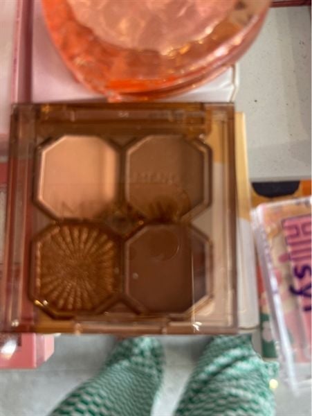 Phấn mắt 4 ô Menow