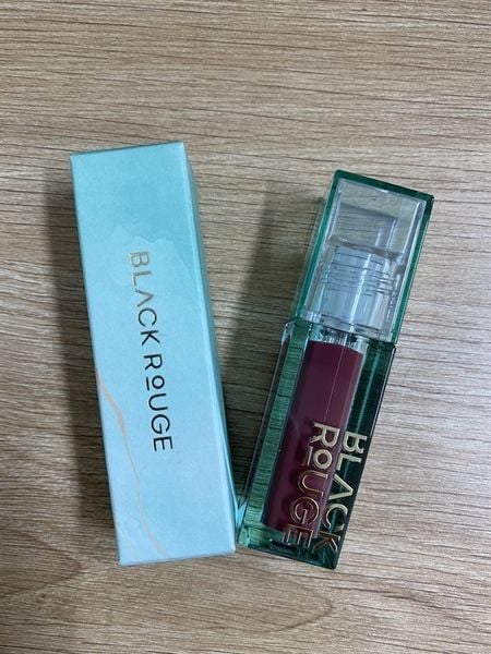 Son Black Rouge Double Layer over velvet DL16