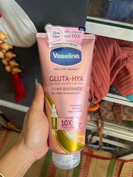 Dưỡng thể Vaseline 330ml Hồng
