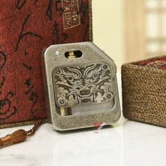 Bật lửa xăng đá chính hãng Honest đánh lửa tự động có chốt khóa an toàn BCZ872