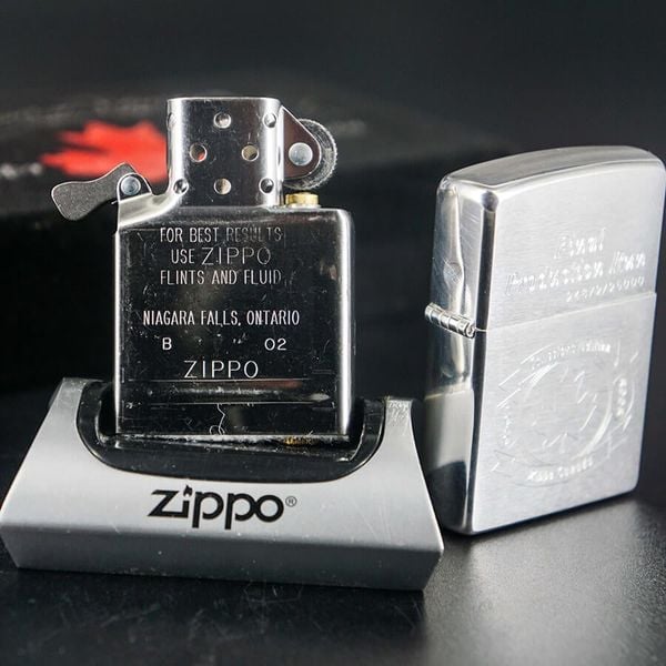 Zippo Canada 2002 – Bản Mạ Bạc Silver Plate – Đời XVIII – Hàng Sưu Tầm Cuối Cùng C96