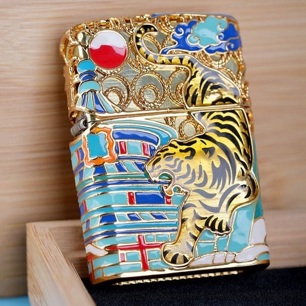 Zippo Bọc Lưới Mạ Vàng Chủ Đề Chúa Sơn Lâm Rời Núi ZN189