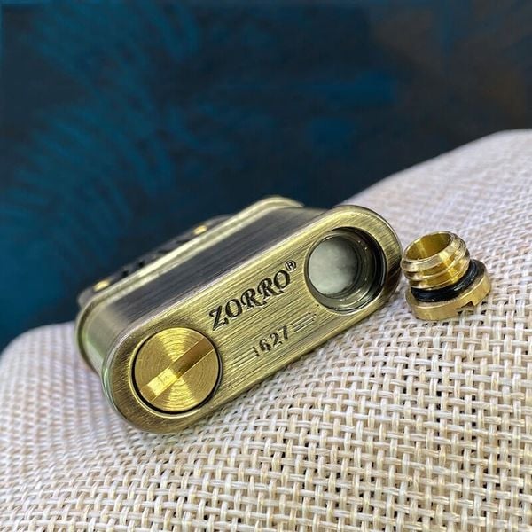Bật lửa xăng đá Zorro Z627