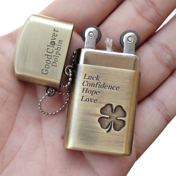 Bật lửa xăng đá Dolphin 2 bánh xe B2