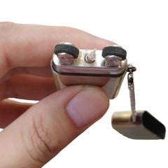 Bật lửa xăng đá Dolphin 2 bánh xe B2