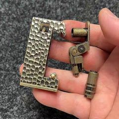 Bật lửa xăng đá chính hãng Dolphin vân gõ búa HY-752